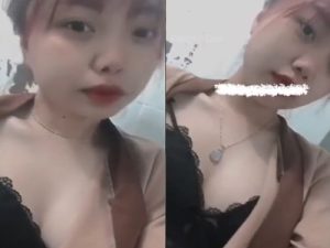 Clip sex hotgirl Linh Bé 2k5 dâm đãng móc lồn cho đỡ nứng